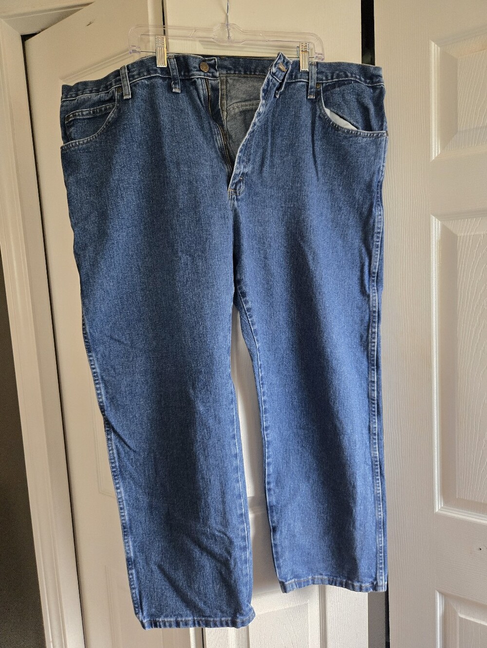 WRANGLER Relaxed Fit Classic Denim Jeans in Mid Blue 46X30